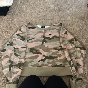 Nike dry fit crew sweatshirt